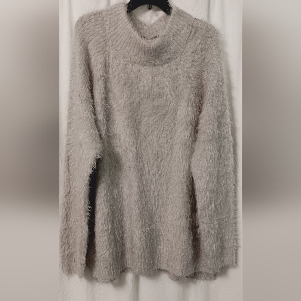 NWT SOFT SURROUNDINGS Light Gray Long- Sleeves Softy and Cozy Sweater